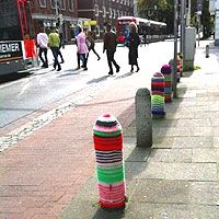 На улицы Германии пришло «городское вязание»