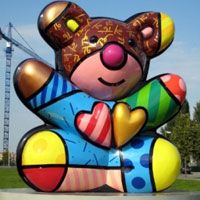 В Берлине открыли огромную скульптуру медведя