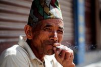 В Непале теперь не курят на людях