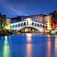 Власти Венеции чистят городские мосты от «замков любви»