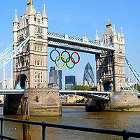 Гигантские олимпийские кольца украсили Тауэрский мост в Лондоне