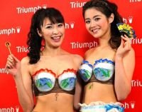 "Охлажденные" женщины на японских пляжах