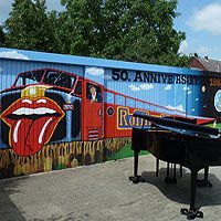 В Германии открыли 40-метровую настенную роспись в честь Rolling Stones
