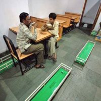 В Индии работает ресторан на могилах