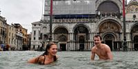 В Венеции купаются на площади