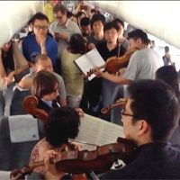 Филадельфийский оркестр развлекал пассажиров отложенного рейса