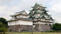 Император Японии приглашает туристов к себе в гости
