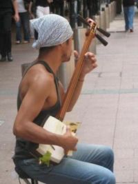 Испанские уличные музыканты проходят экзамен