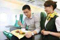 Китайцев успокаивают взрослые стюардессы
