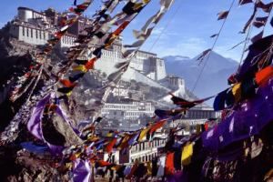 В Тибет проще попасть туристическим группам