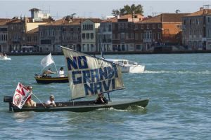 Венецию разрушают круизные корабли