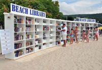 На болгарском курорте открыли две бесплатные библиотеки на пляже