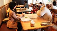 В Японии появились ресторанчики для одиноких людей