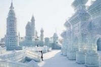 Город из льда и снега построили в Китае