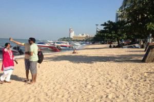 В Таиланде на пляжах удалили все шезлонги и зонтики