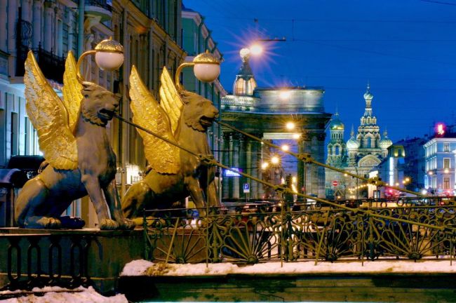 Крылатые львы в Санкт-Петербурге больше всего страдают от туристов