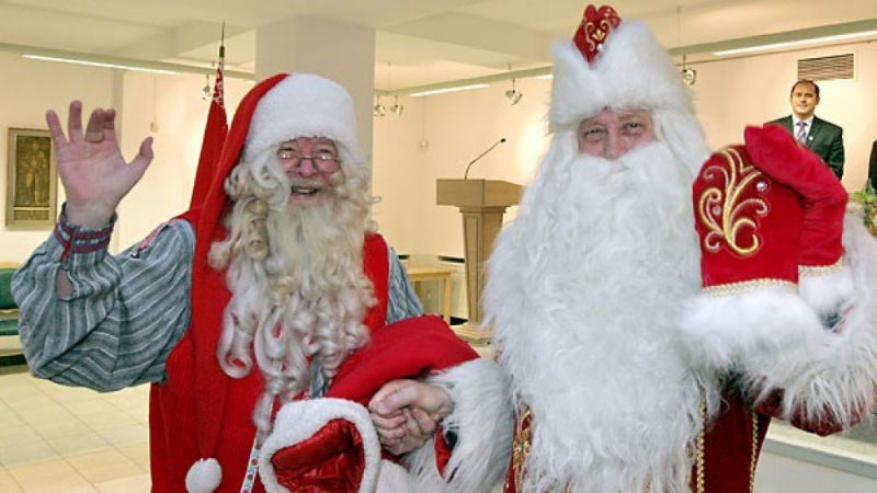 Дед Мороз и Санта Клаус путешествуют по России