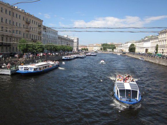 Водные экскурсии начались в Санкт-Петербурге