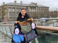 Британский турист провозит багаж бесплатно