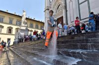 Во Флоренции будут поливать водой ступени лестниц и тротуары