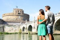 В Риме девушкам без пары предложат арендовать парня
