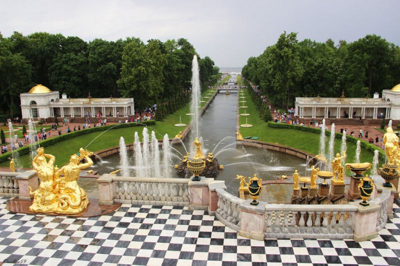Государственный музей-заповедник Петергоф признан лучшим мировым туристическим объектом