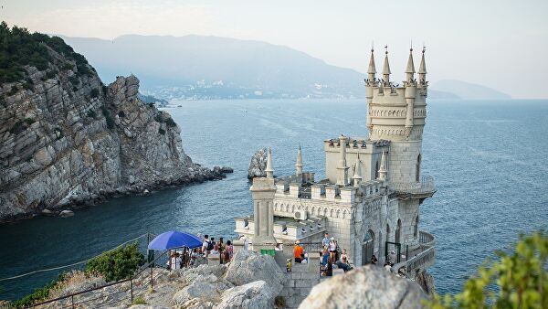 Крым закрылся от туристов