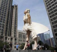 Гигантская статуя Мерилин Монро стала достопримечательностью Чикаго