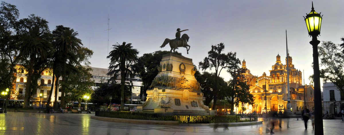 Площадь св. Мартина вечром - Кордоба, Аргентина фото #32200