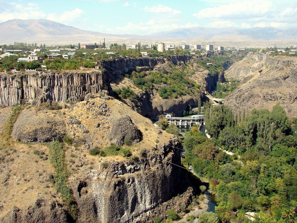 Откуда ереван. Село Арзни Армения. Нор Ачин Армения. Ущелье Арзни Армения. Нор Гехи Армения.