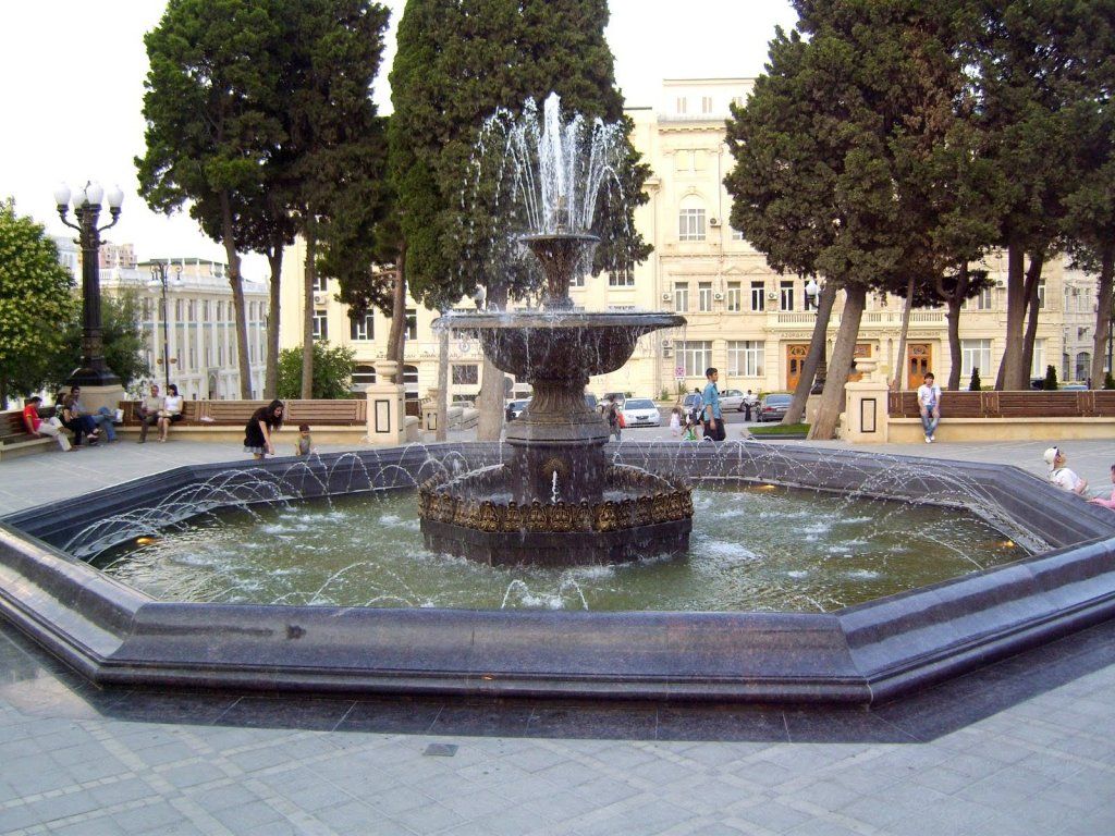 Площадь в баку