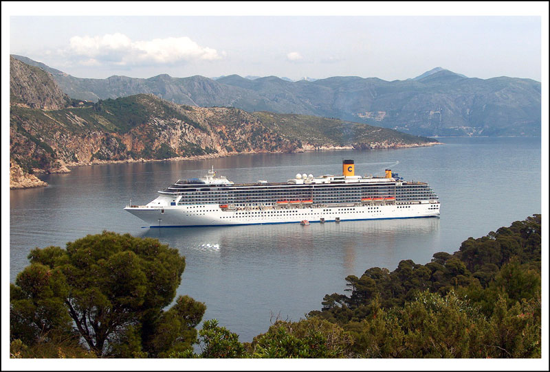 cruise is in the water - Дубровник, Хорватия фото #2484