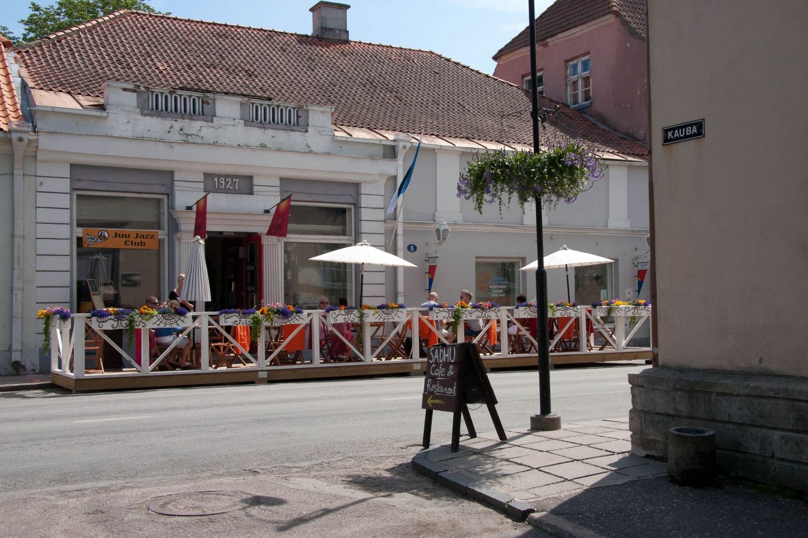 Курессааре город. Сааремаа курессааре. Курессааре город эстония остров. Курессааре старый город. Епископский замок в курессааре.