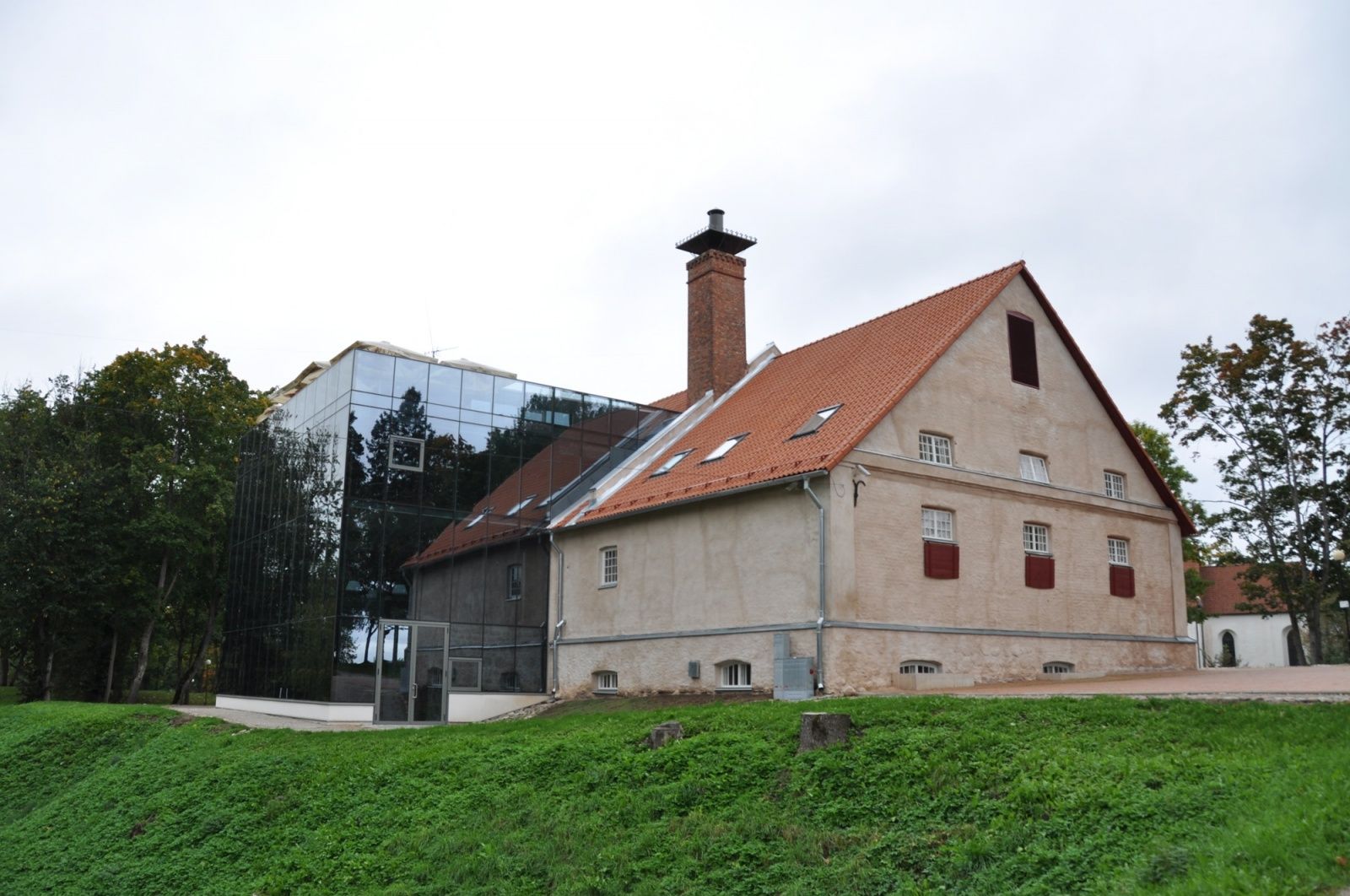 Shalet greystone эстонская ул 17 село эсто-садок. Вильянди эстония фото. Замок в эстонии в вильянди. Ив монтан отель красная поляна. Эстония фото.