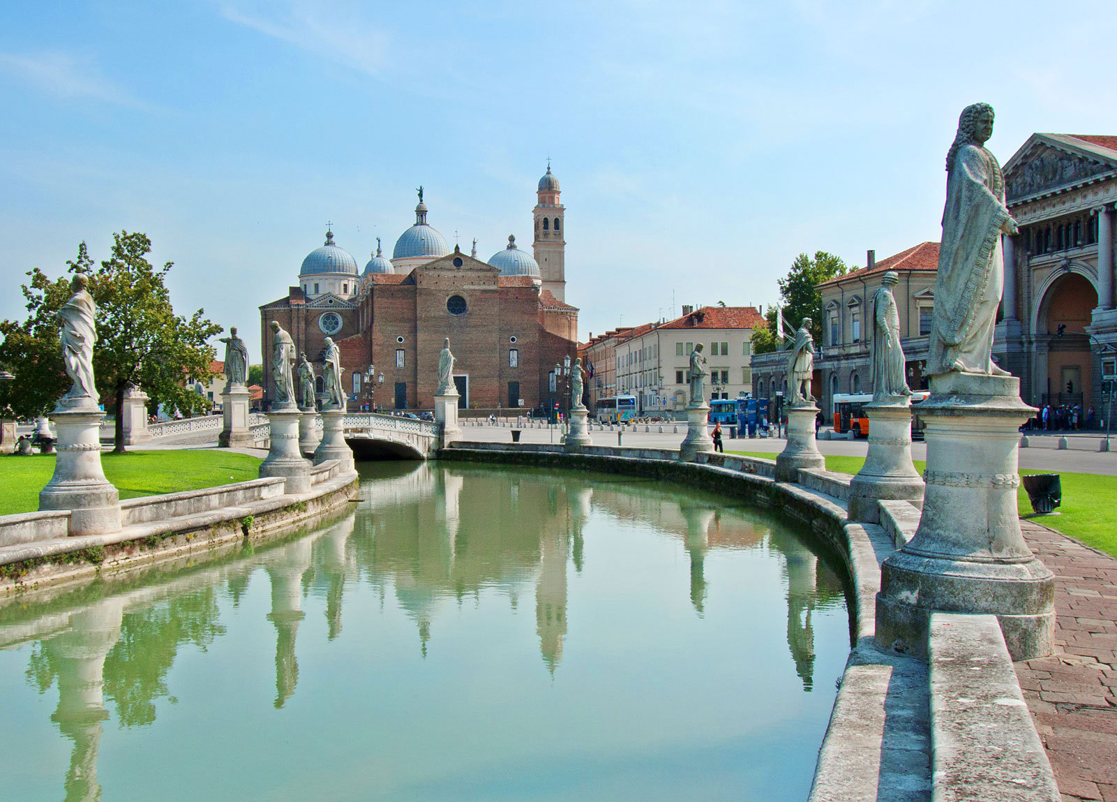 Падуя италия. Весна, Италия,Падуя. Padua. Padua Italy. Падуя туристический город фото.