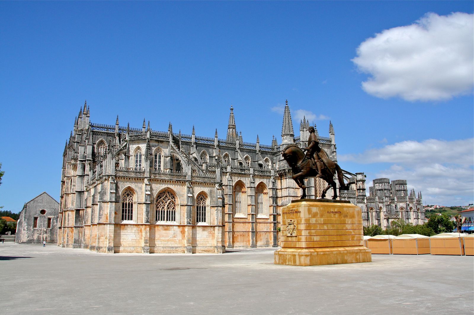 Памятник королю Жуау и монастырь - Баталья, Португалия фото #32818