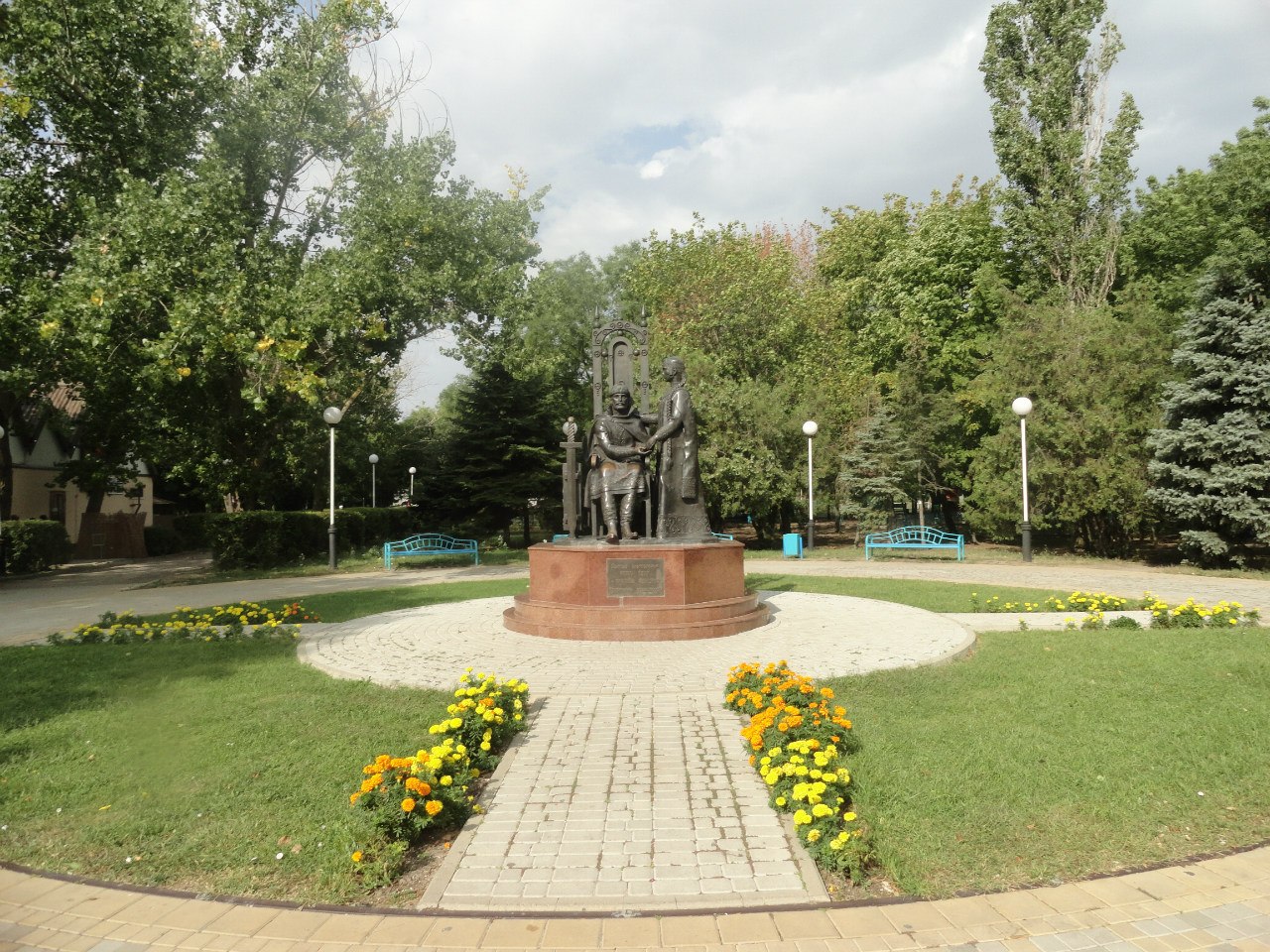 Памятник святым Петру и Февронии Муромским - Ейск, Россия фото #6179