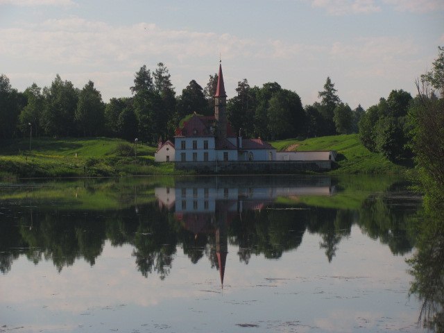 Гатчина. Приоратский замок, вид с Черного озера - Гатчина, Россия фото #5869
