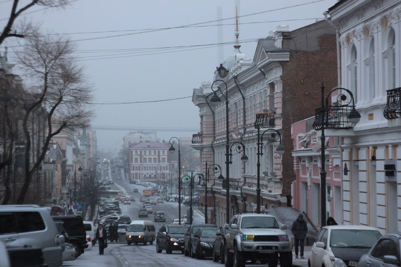 Г владивосток ул. Владивосток улицы. Владивосток улицы города. Владивосток Светланская с мостом. Улица Фокина Владивосток зимняя.