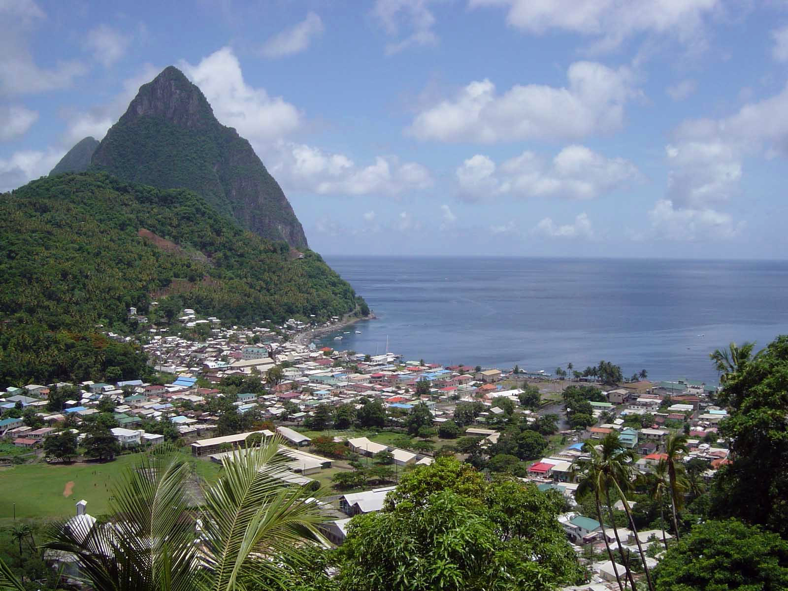 Saint lucia. Суфриер сент-Люсия. Сент Люсия столица Кастри. Остров сент-Люсия Карибы. Сент Люсия островное государство.