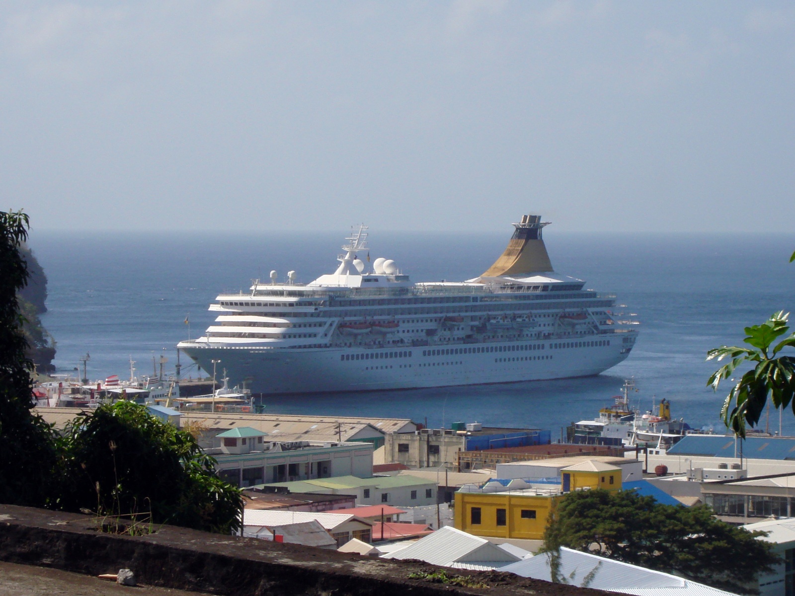 Круизный лайнер в Кингстауне - Кингстаун, Сент-Винсент и Гренадины фото #8938