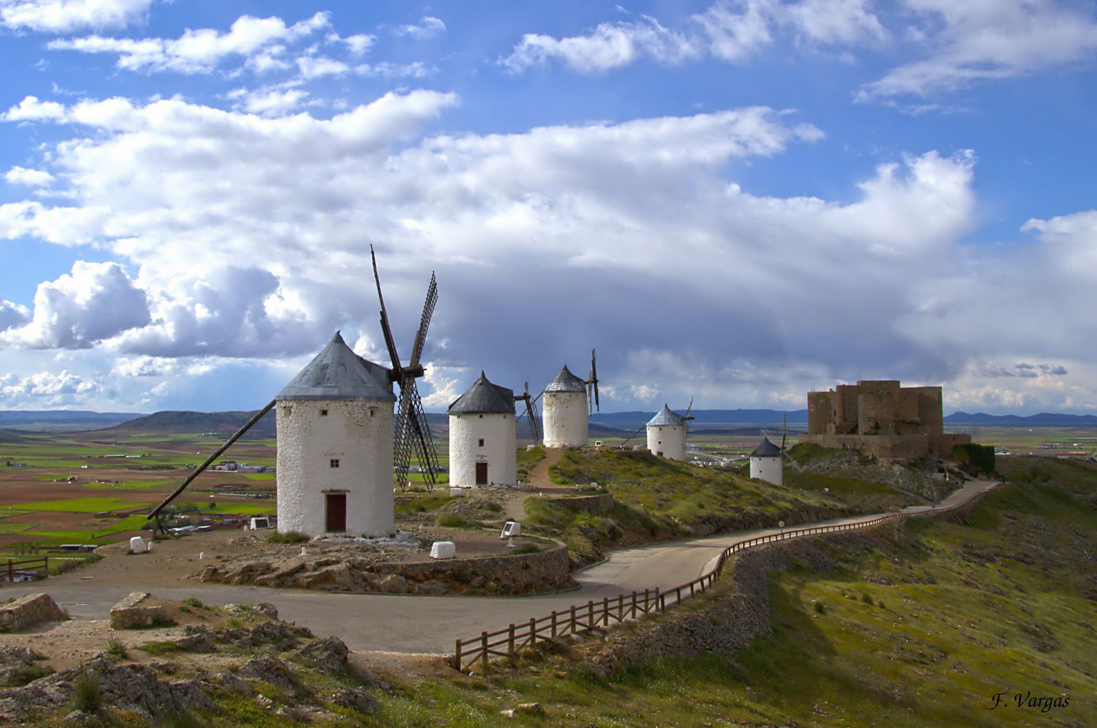 Consuegra, La Mancha, Spain скачать