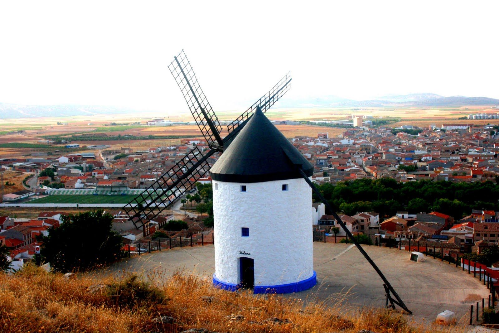 Consuegra, La Mancha, Spain бесплатно