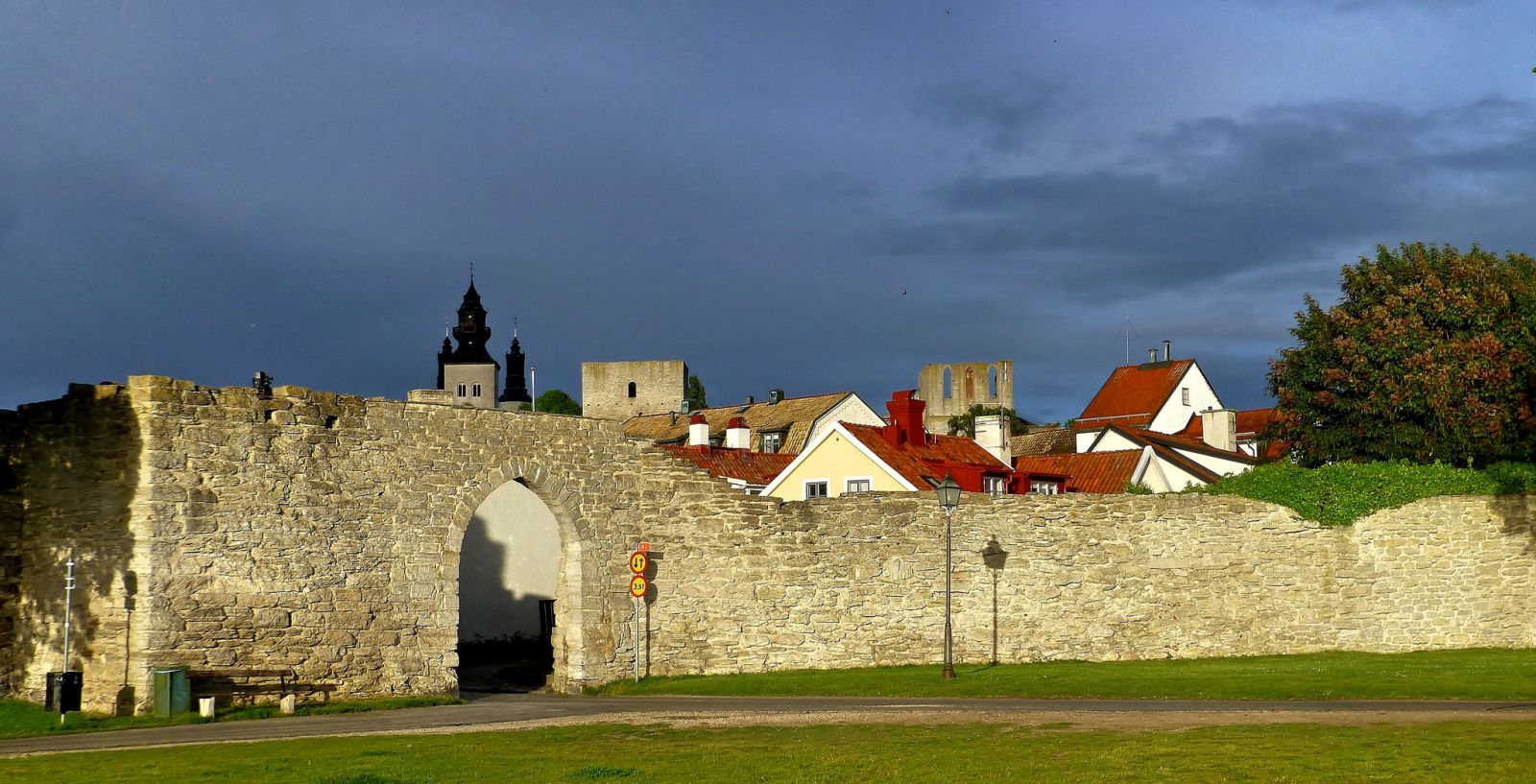 Городская стена Висбю - Висбю, Швеция фото #32599
