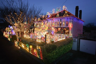 Рождественская иллюминация фасада дома - Великобритания фото #2592