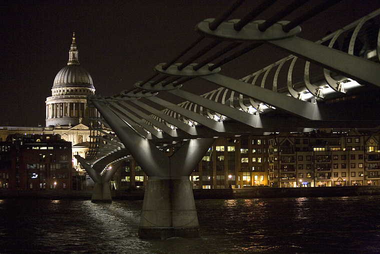 Millenium Bridge - Лондон, Великобритания фото #1920