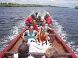 один из вариантов экскурсий - поездки на лодке по реке Гамбия