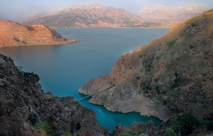 Чарвак, горы, водохранилище