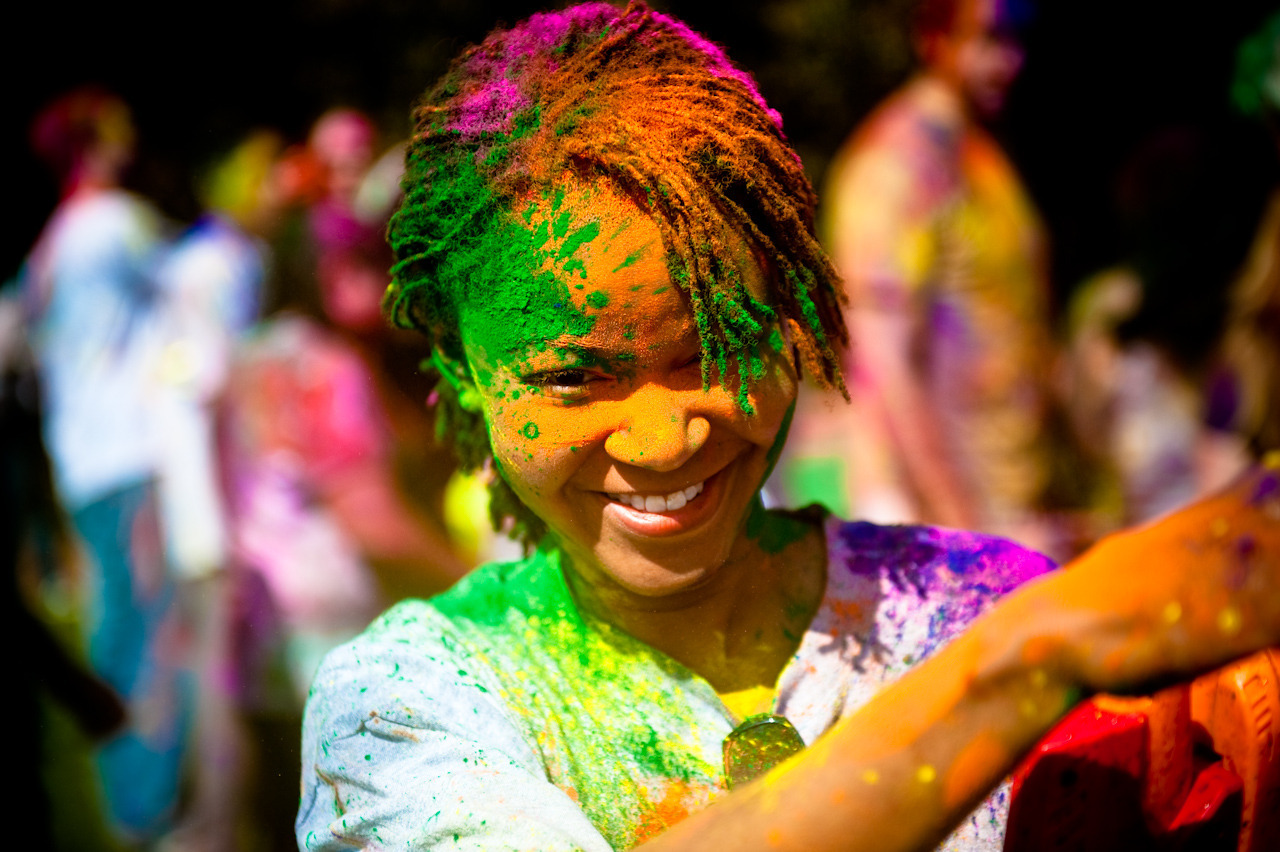 Colorful people. Краски Холи Индия. Праздник красок Холи. Праздник красок Холи в Индии. Холь Холь.
