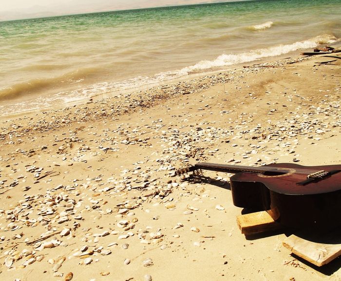 Гитара на пляже